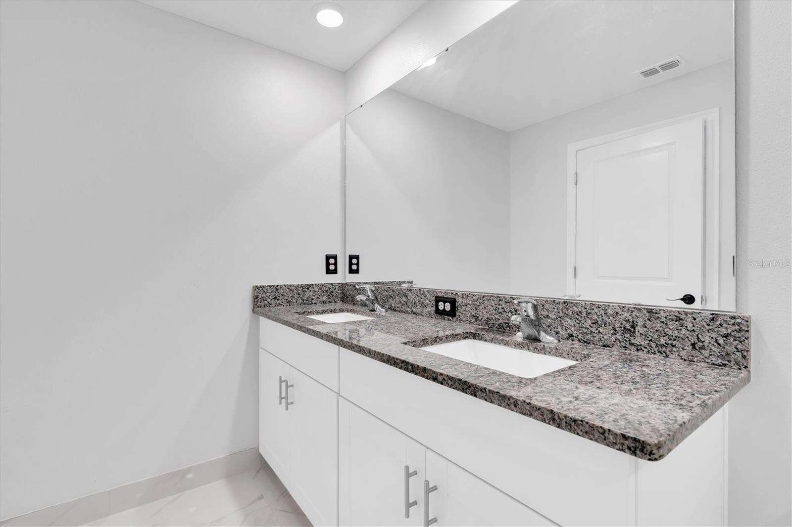 8249 CRESCENT OAKS DR, NEW PORT RICHEY, FL, 34655