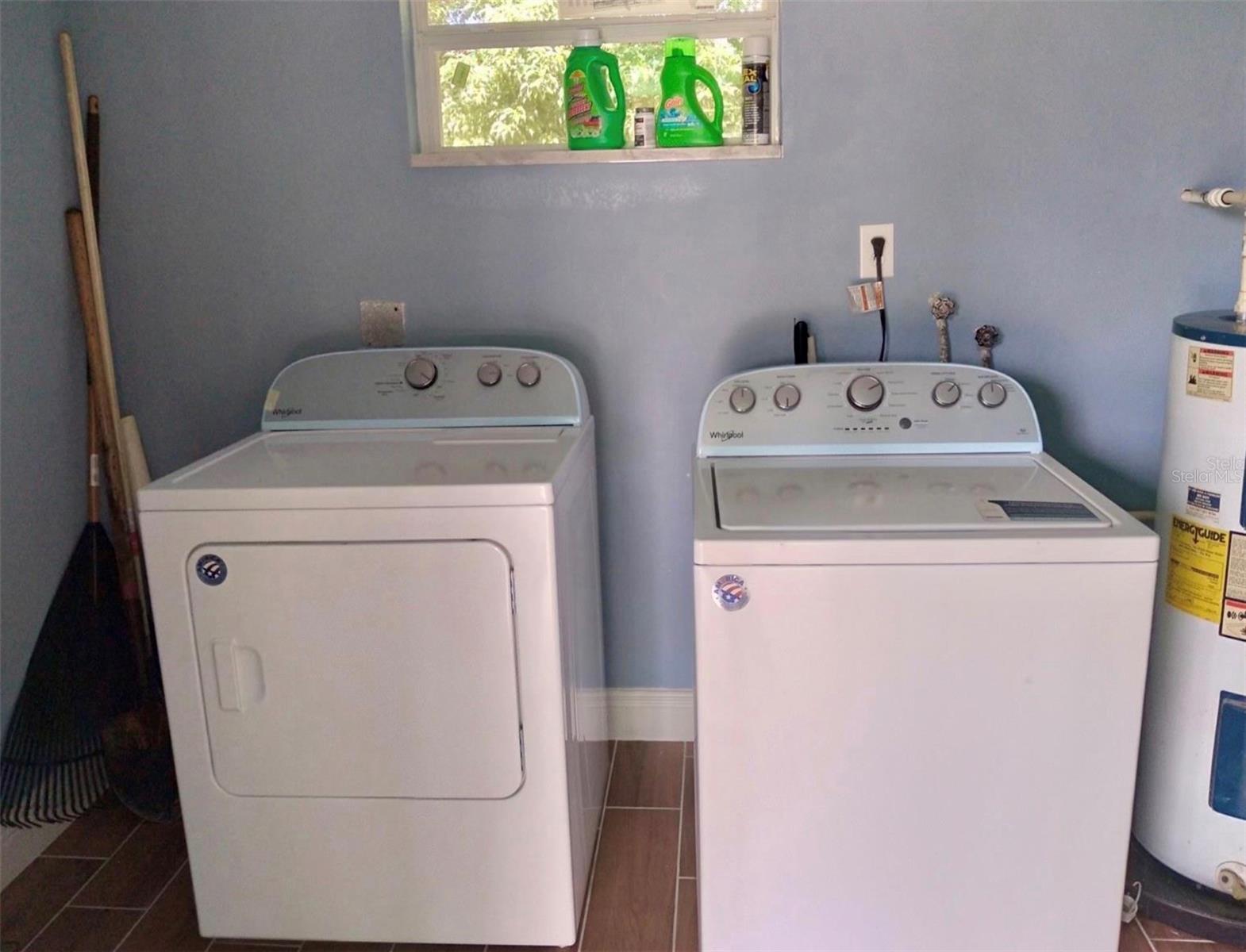 1523 AMAROS AVE, ORLANDO, FL, 32811