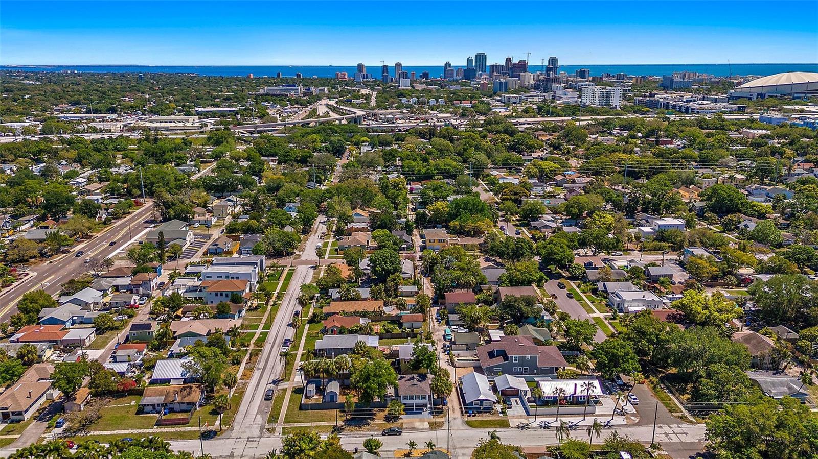 15 - 20 minute bike ride to downtown