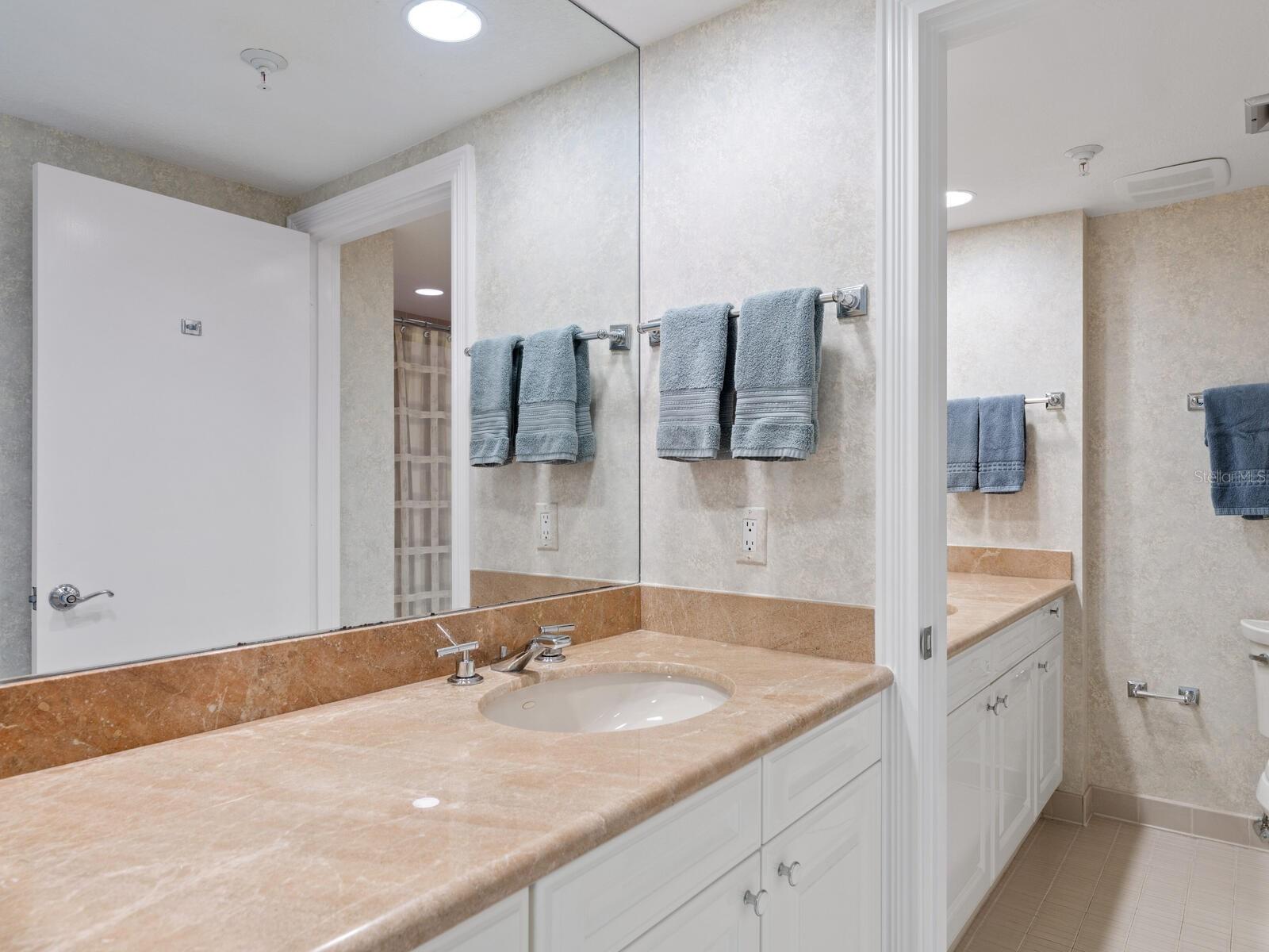 1511 GULF OF MEXICO DR #201, LONGBOAT KEY, FL, 34228