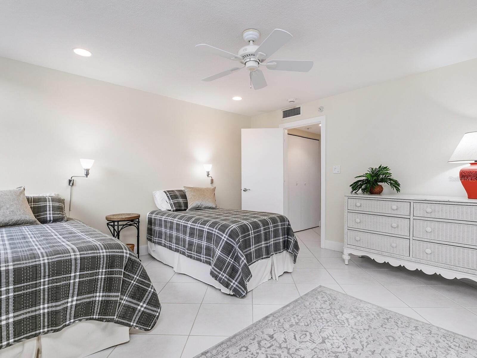 1511 GULF OF MEXICO DR #201, LONGBOAT KEY, FL, 34228