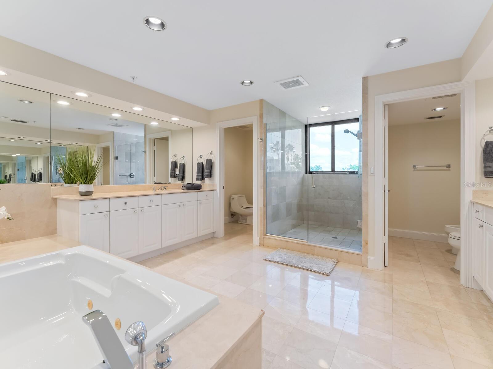 1511 GULF OF MEXICO DR #201, LONGBOAT KEY, FL, 34228