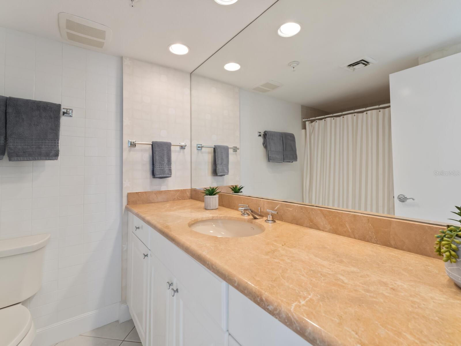 1511 GULF OF MEXICO DR #201, LONGBOAT KEY, FL, 34228