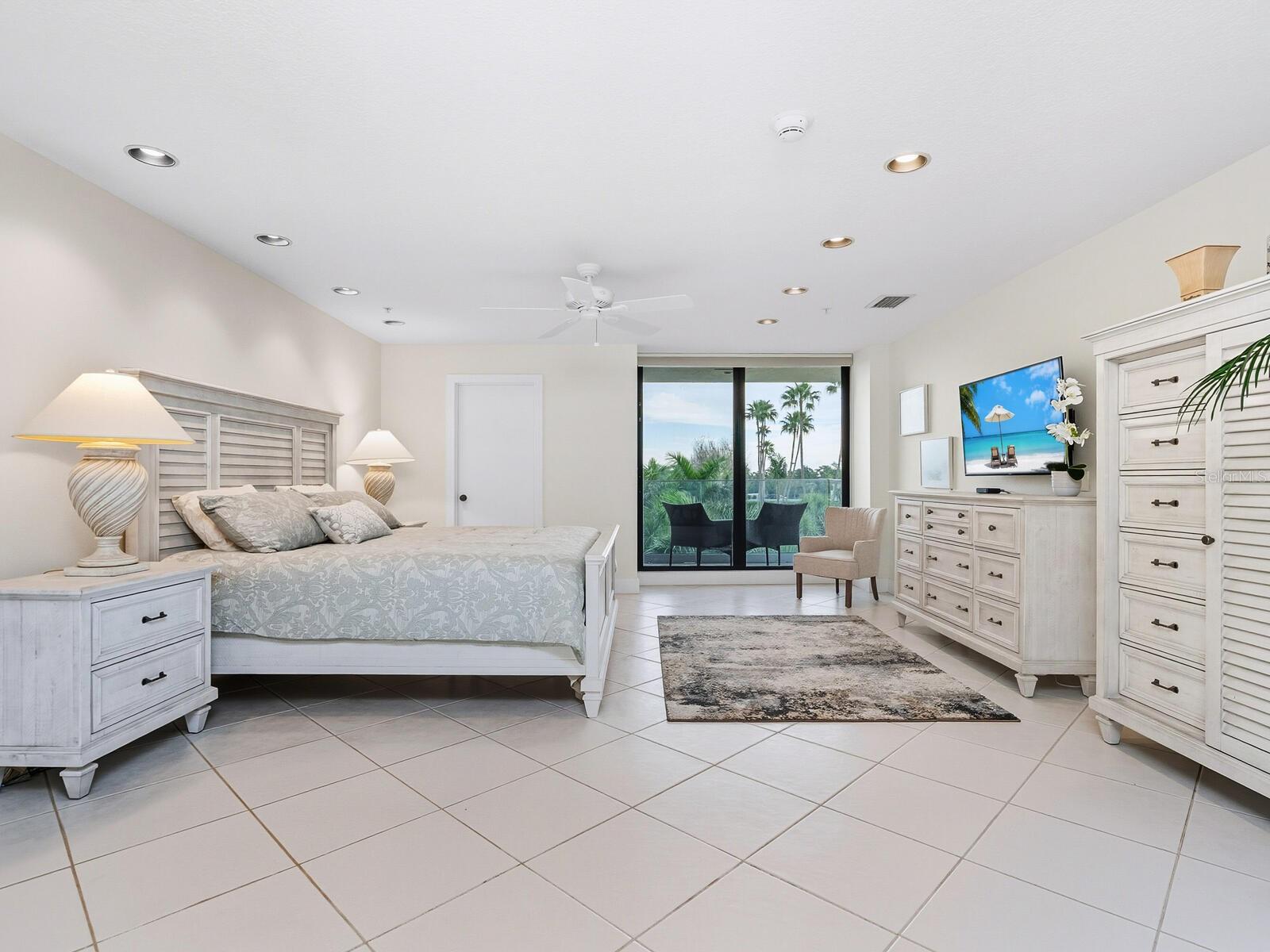 1511 GULF OF MEXICO DR #201, LONGBOAT KEY, FL, 34228