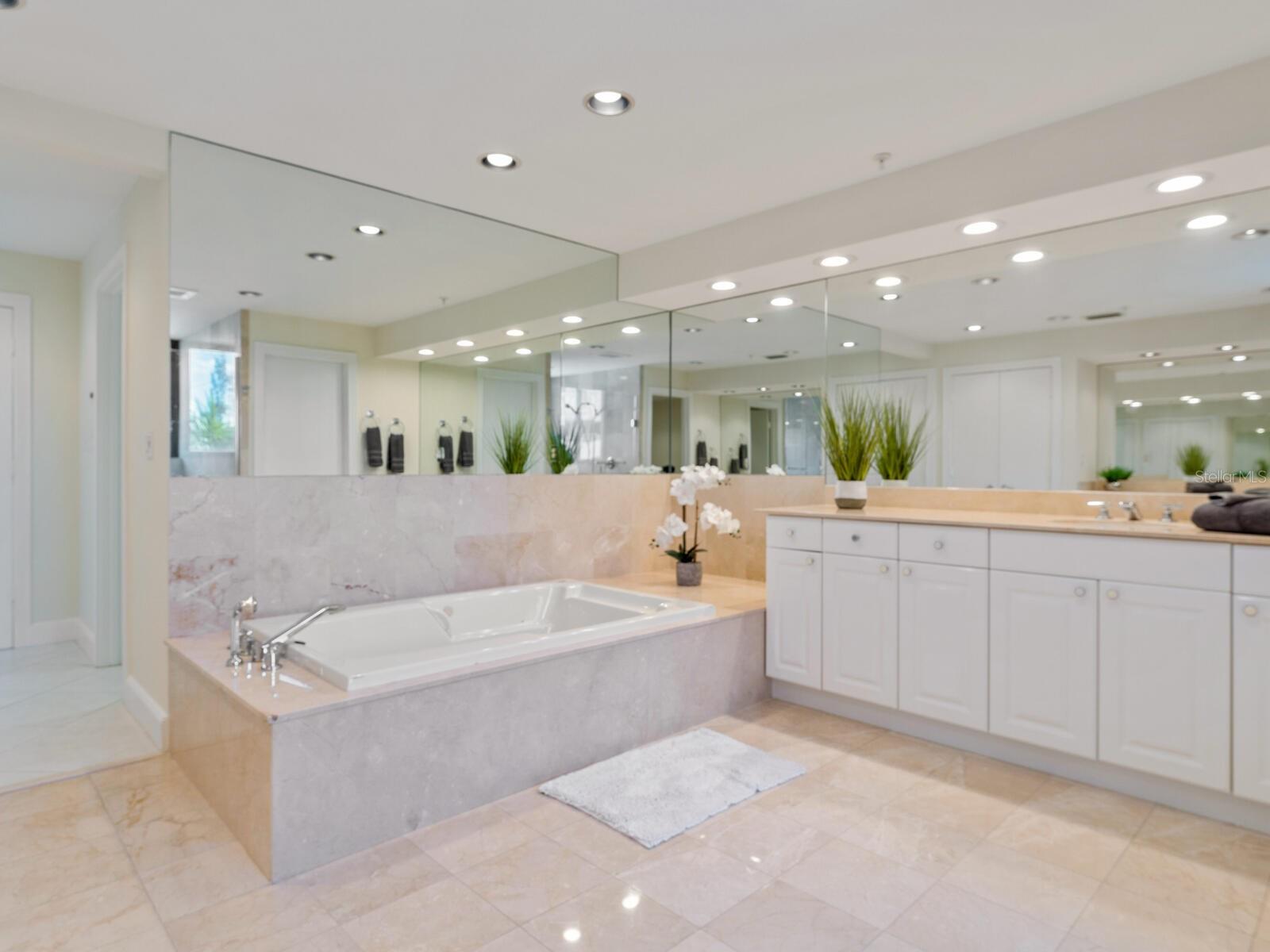 1511 GULF OF MEXICO DR #201, LONGBOAT KEY, FL, 34228