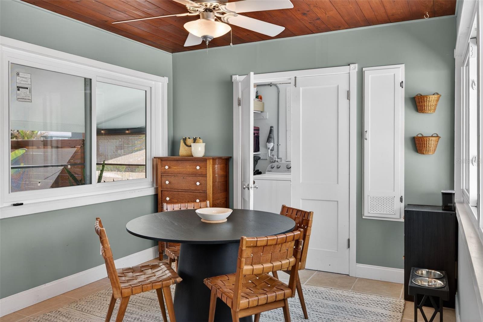 1246 37TH AVE N, ST PETERSBURG, FL, 33704