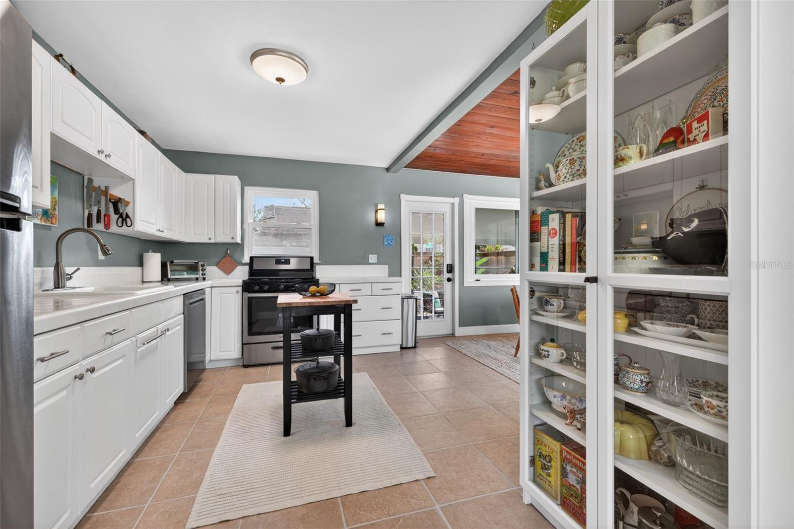 1246 37TH AVE N, ST PETERSBURG, FL, 33704