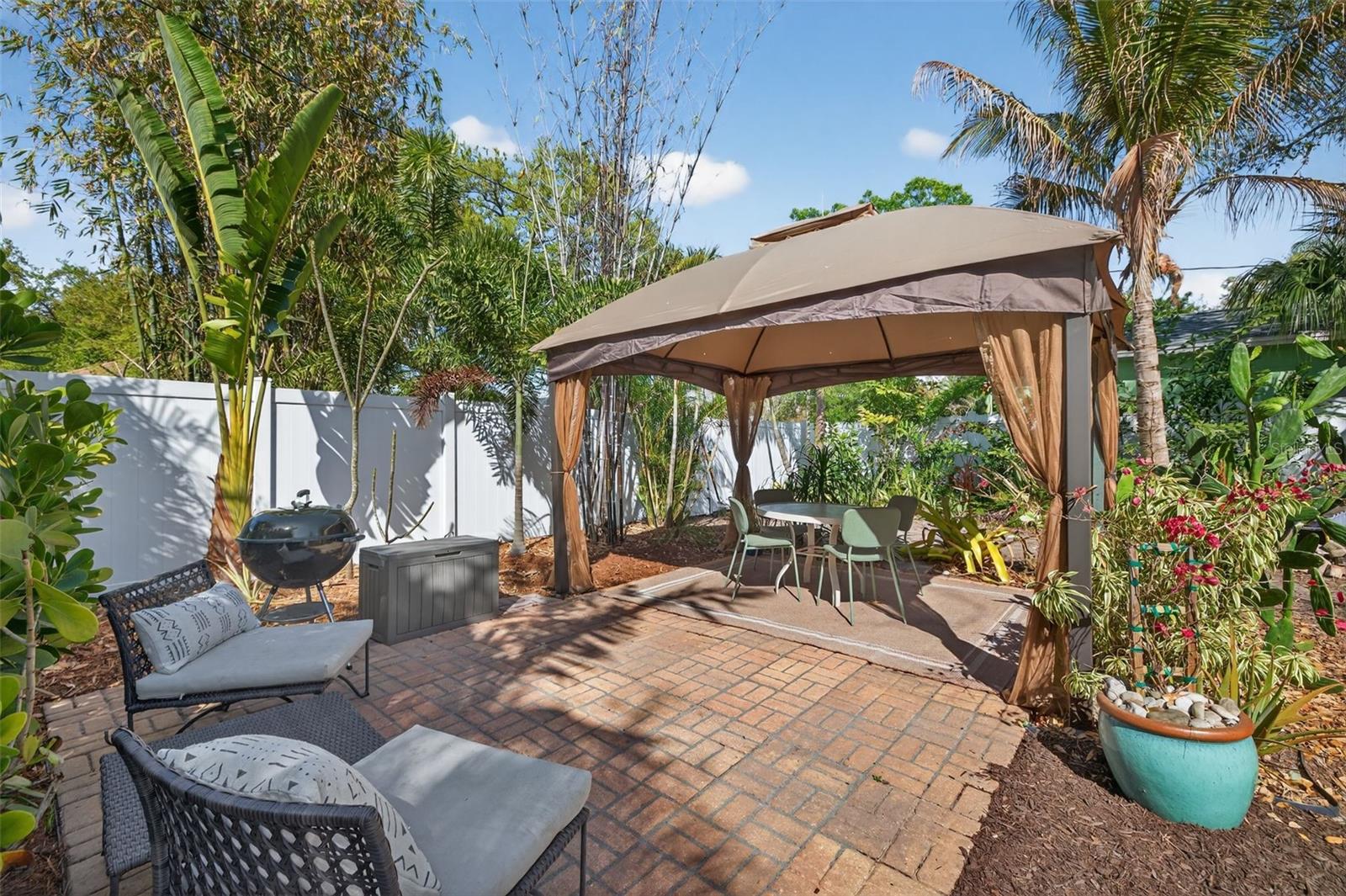 1246 37TH AVE N, ST PETERSBURG, FL, 33704