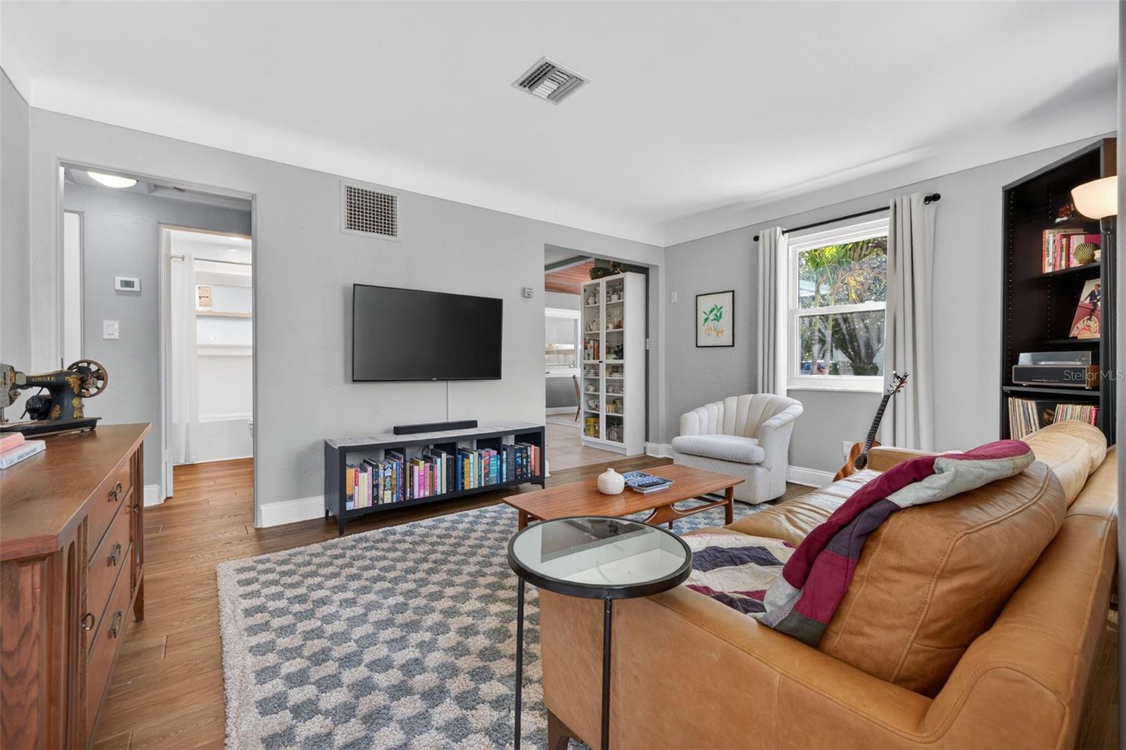 1246 37TH AVE N, ST PETERSBURG, FL, 33704