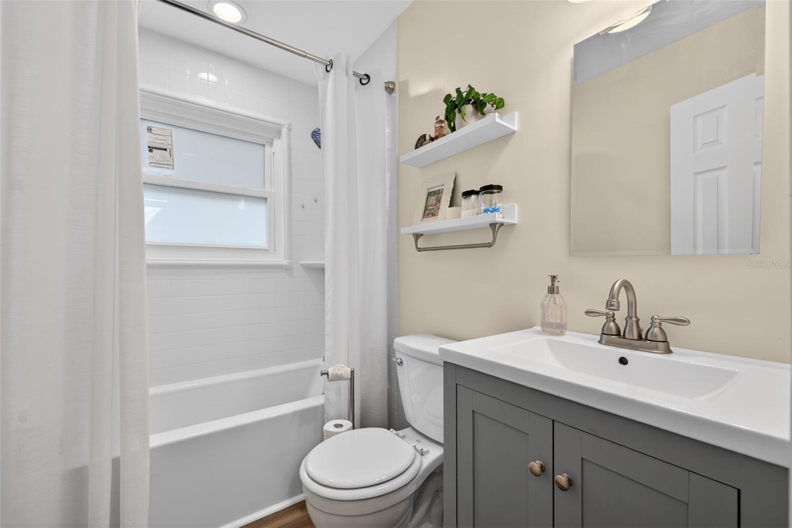 1246 37TH AVE N, ST PETERSBURG, FL, 33704