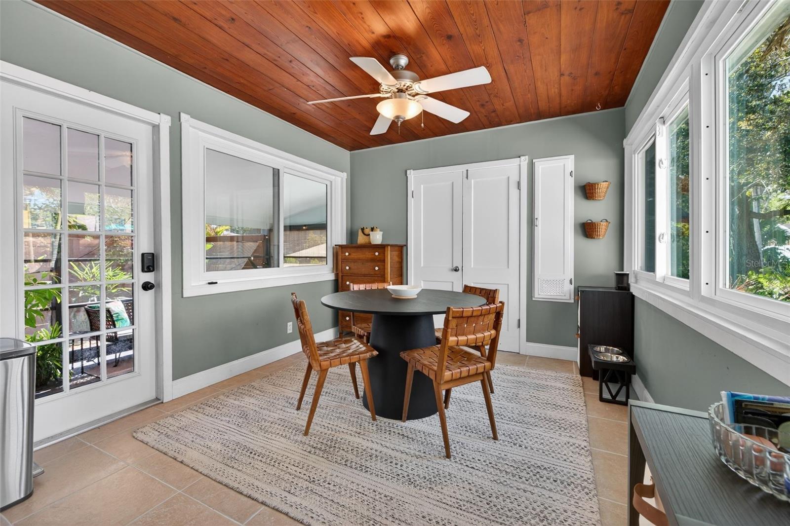 1246 37TH AVE N, ST PETERSBURG, FL, 33704