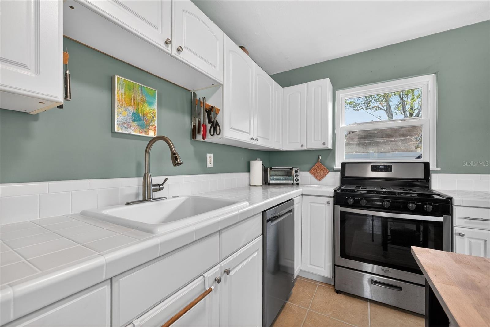 1246 37TH AVE N, ST PETERSBURG, FL, 33704