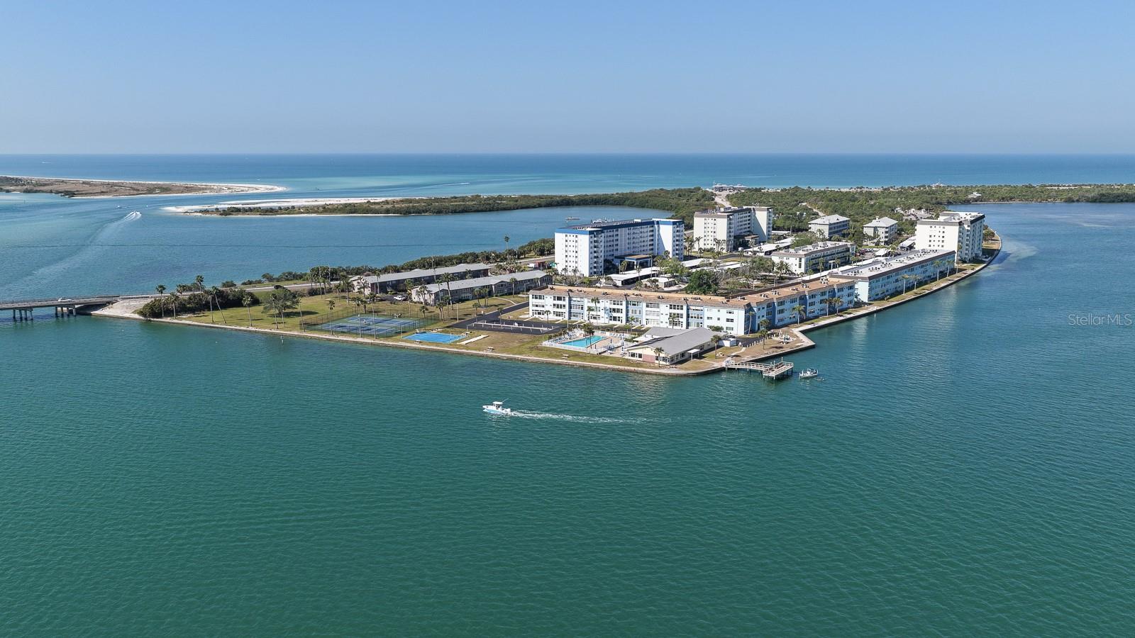 Located just outside Honeymoon Island State Park with easy beach access