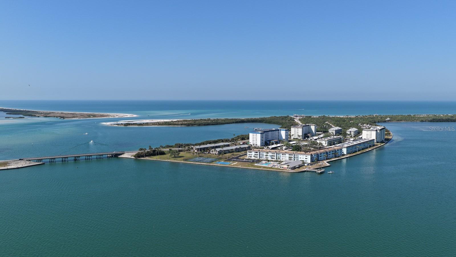 Located just moments from the beaches of Honeymoon Island