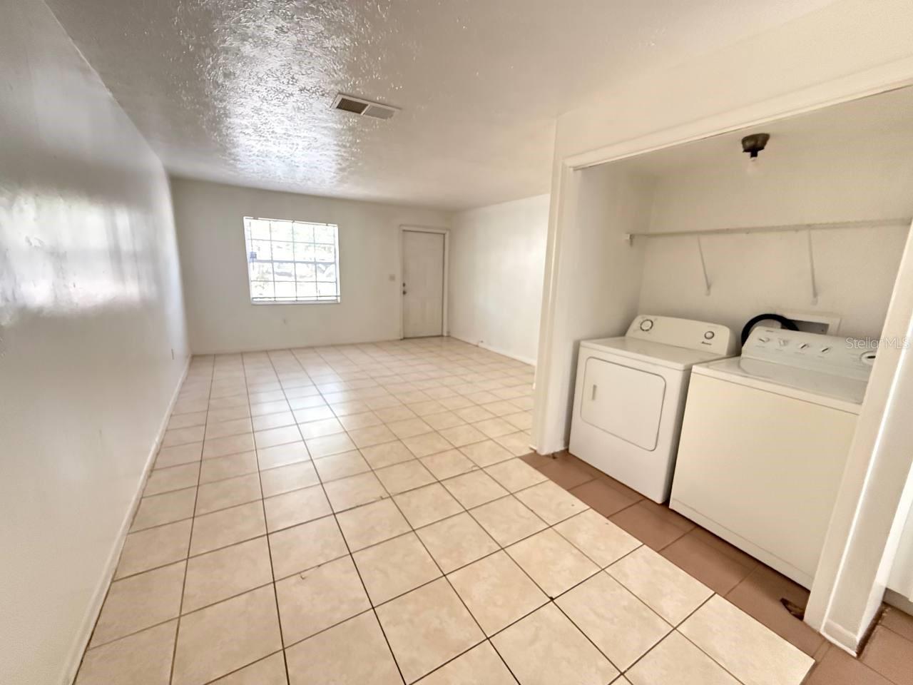 8505 N TAMPA ST #B, TAMPA, FL, 33604