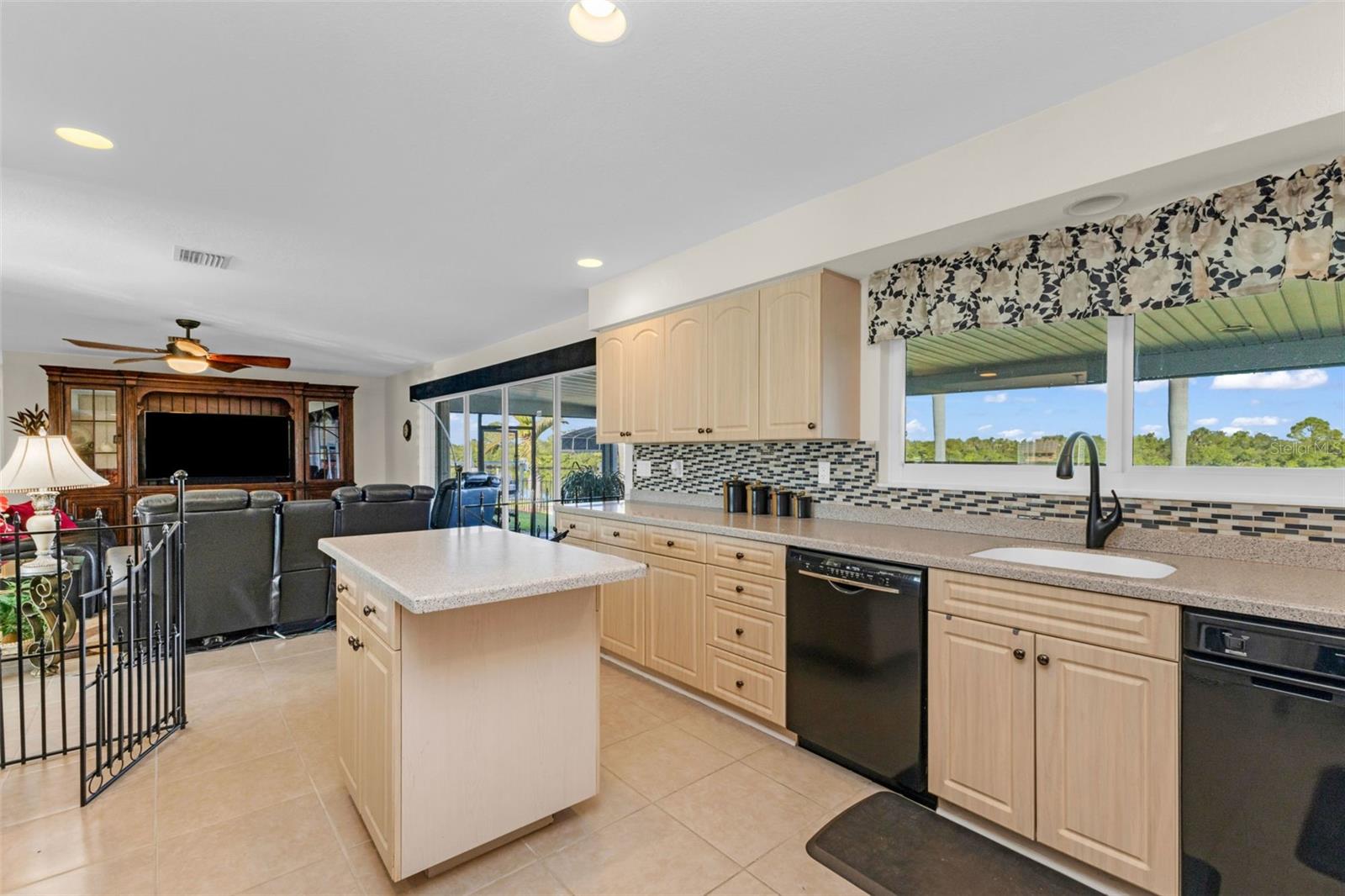 138 COLONIAL ST SW, PORT CHARLOTTE, FL, 33952