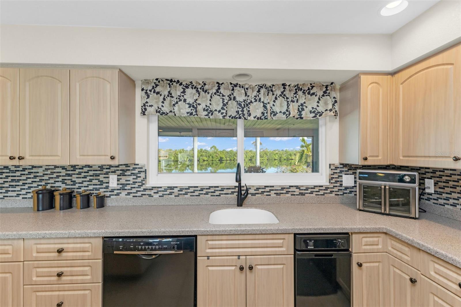 138 COLONIAL ST SW, PORT CHARLOTTE, FL, 33952
