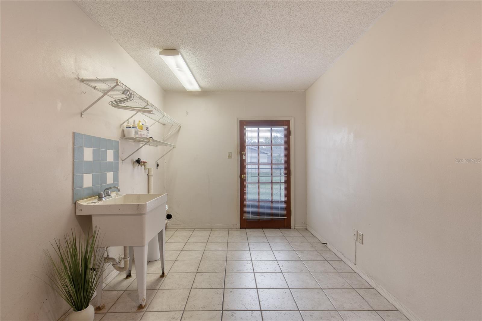 27727 LOIS DR, TAVARES, FL, 32778