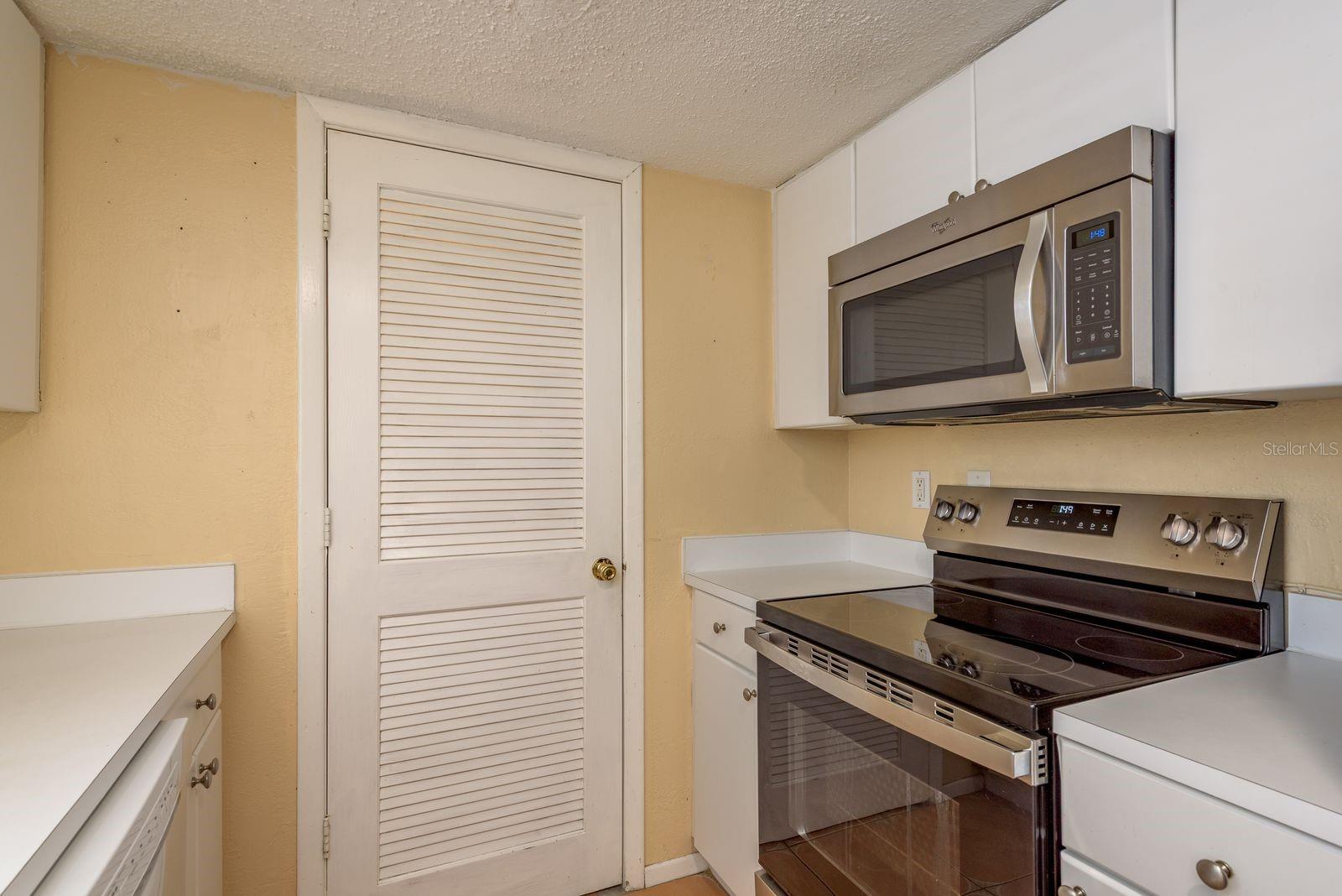 200 COUNTRY CLUB DR #701, LARGO, FL, 33771