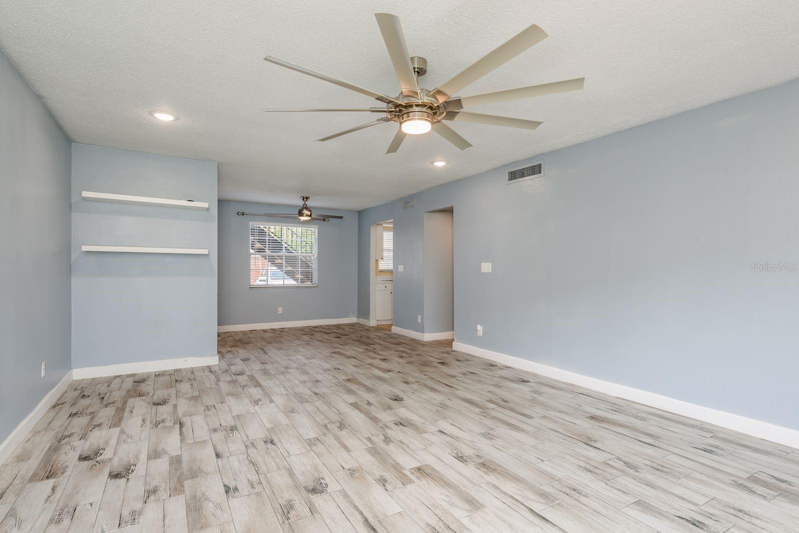 200 COUNTRY CLUB DR #701, LARGO, FL, 33771