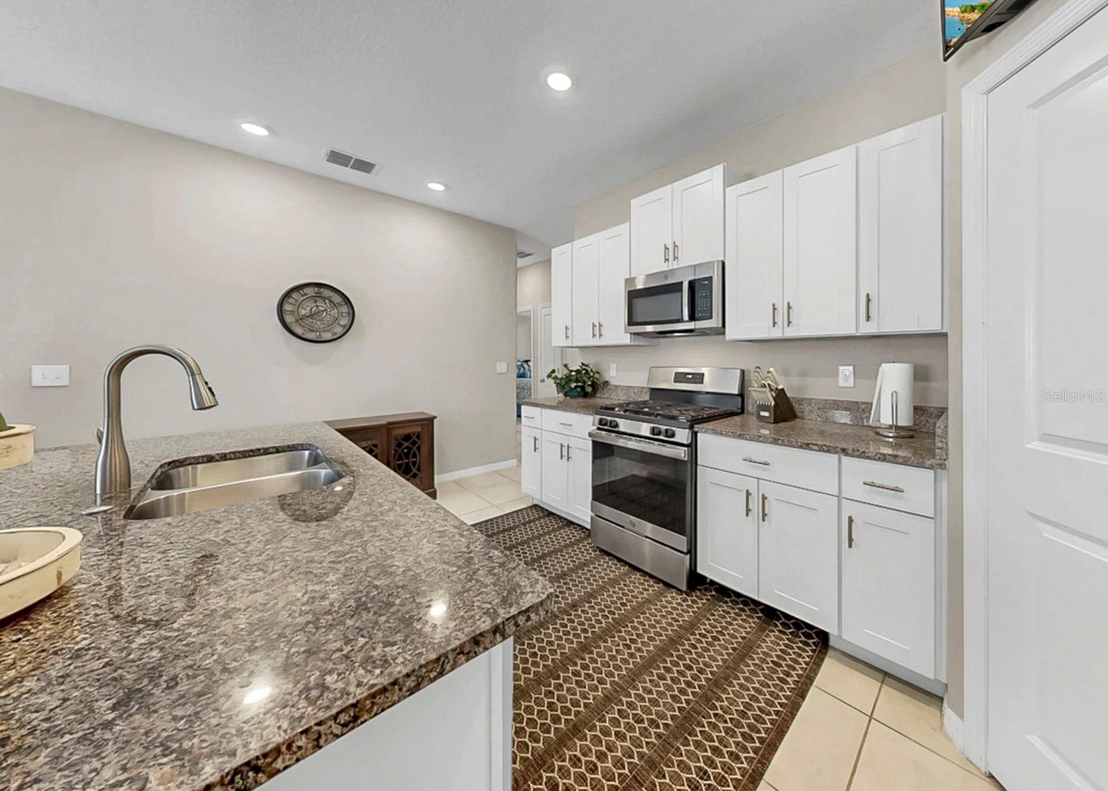 9341 CHANNING HILL DR, SUN CITY CENTER, FL, 33573