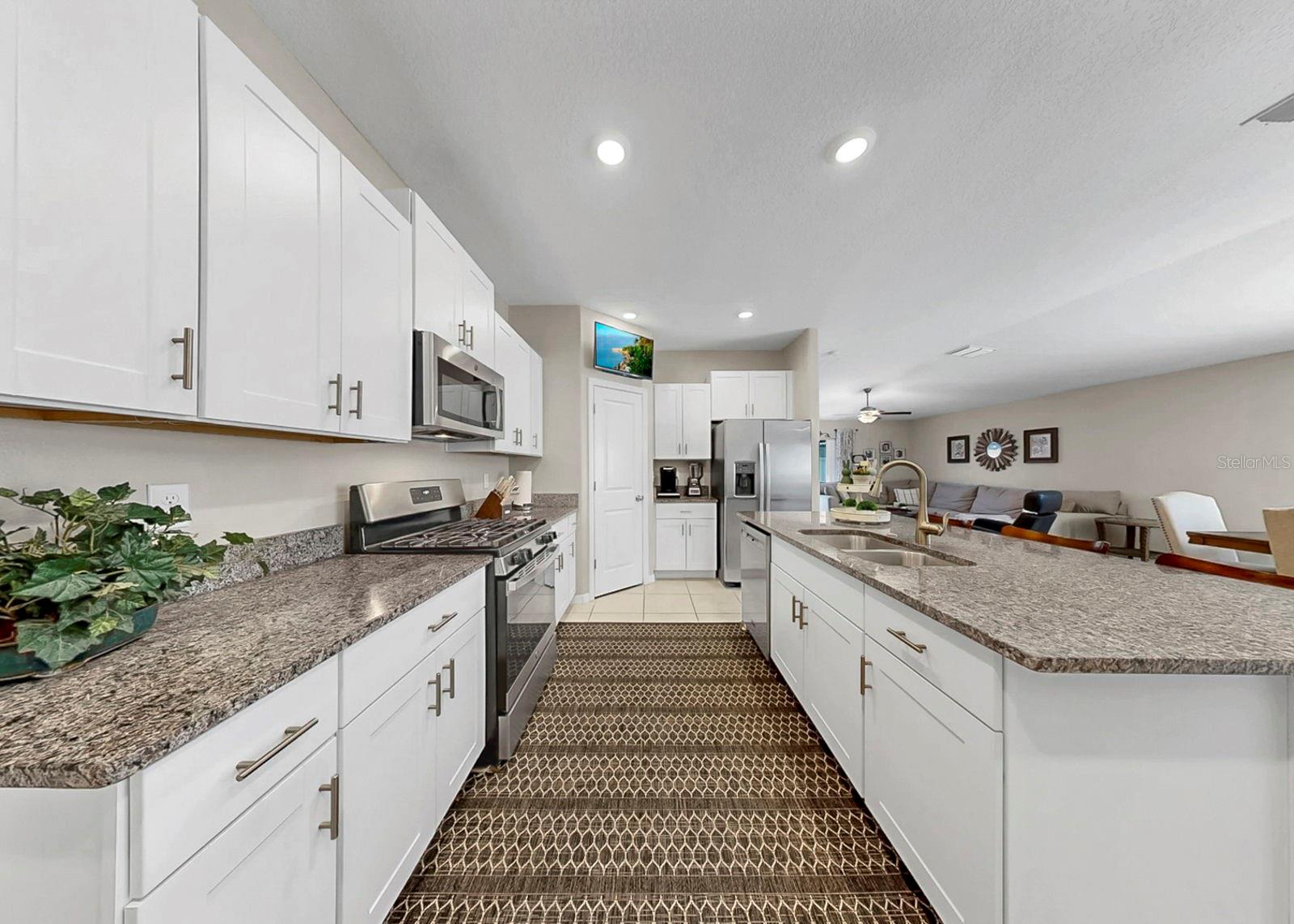 9341 CHANNING HILL DR, SUN CITY CENTER, FL, 33573