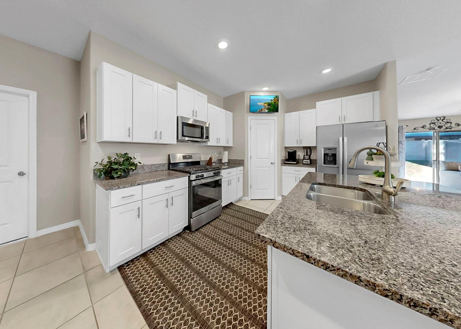 9341 CHANNING HILL DR, SUN CITY CENTER, FL, 33573