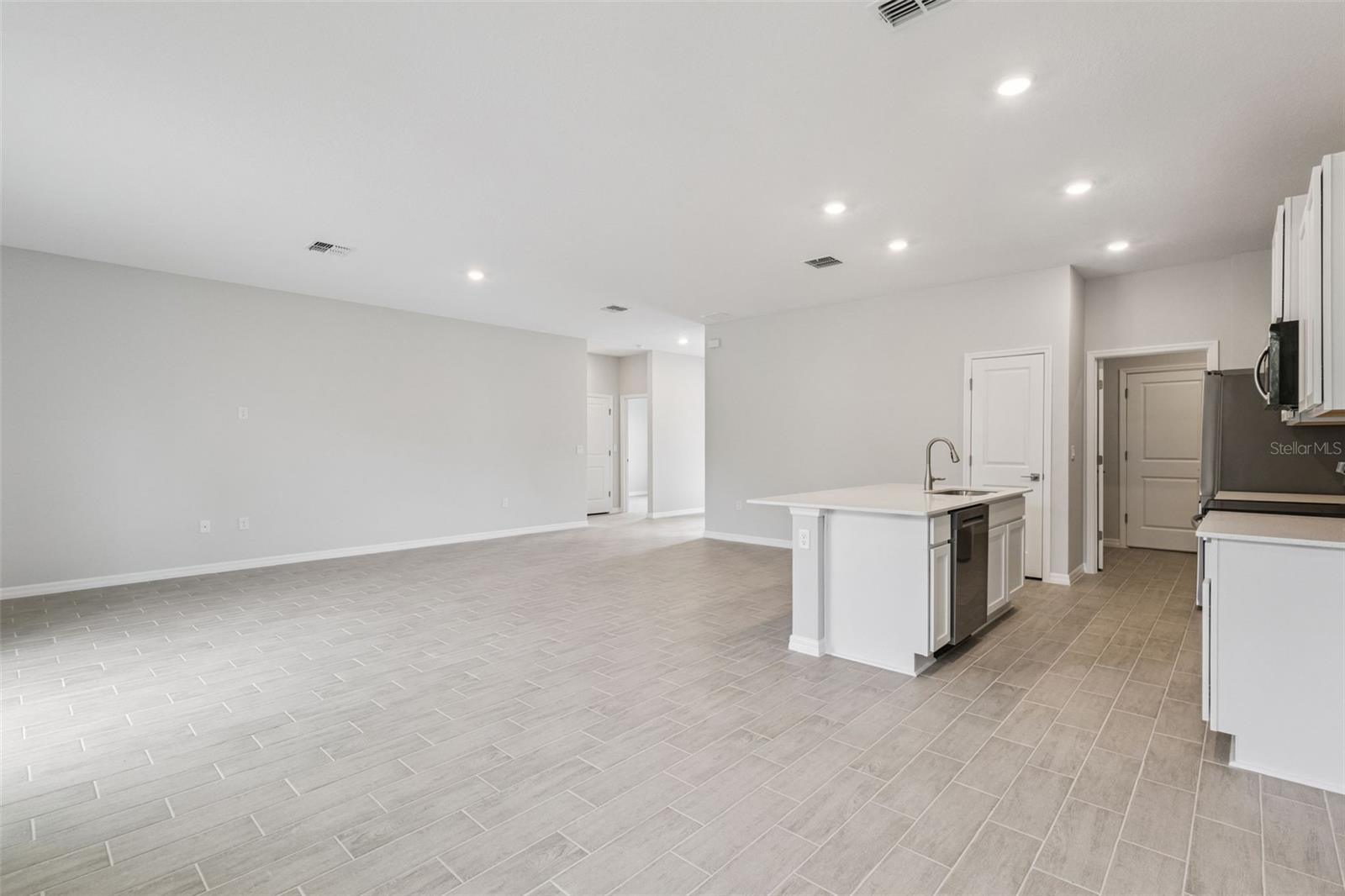 393 MARION OAKS GOLF RD, OCALA, FL, 34473