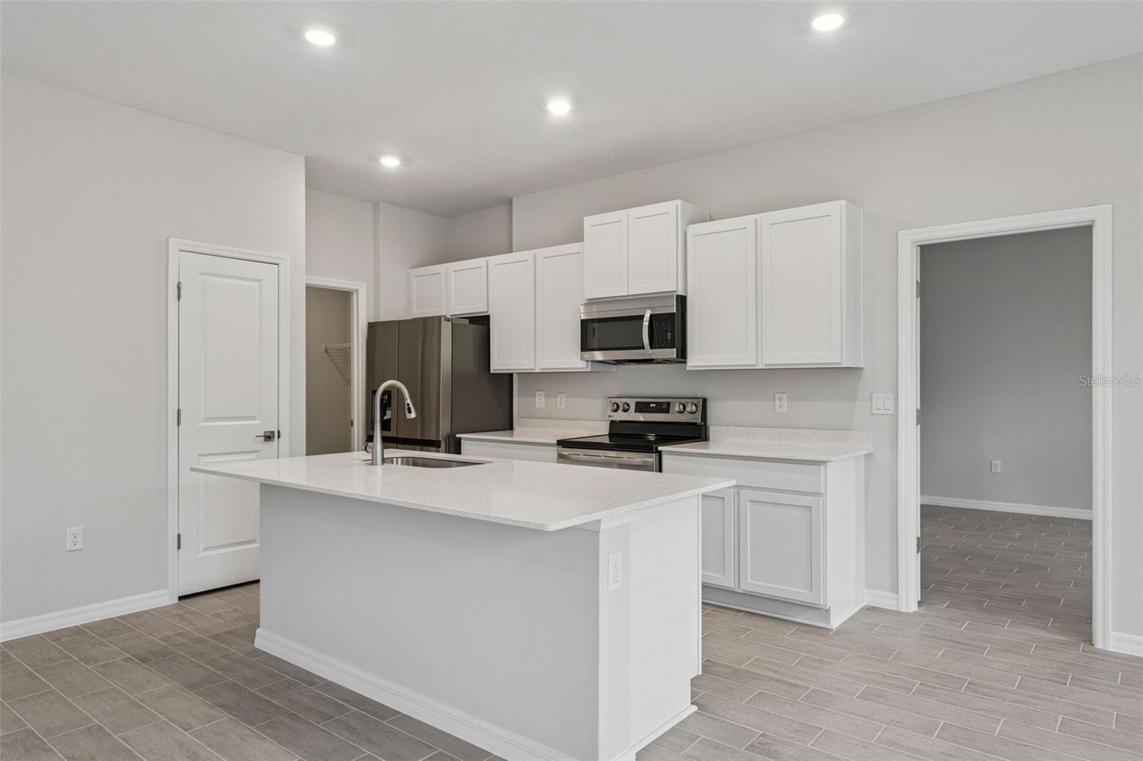 393 MARION OAKS GOLF RD, OCALA, FL, 34473