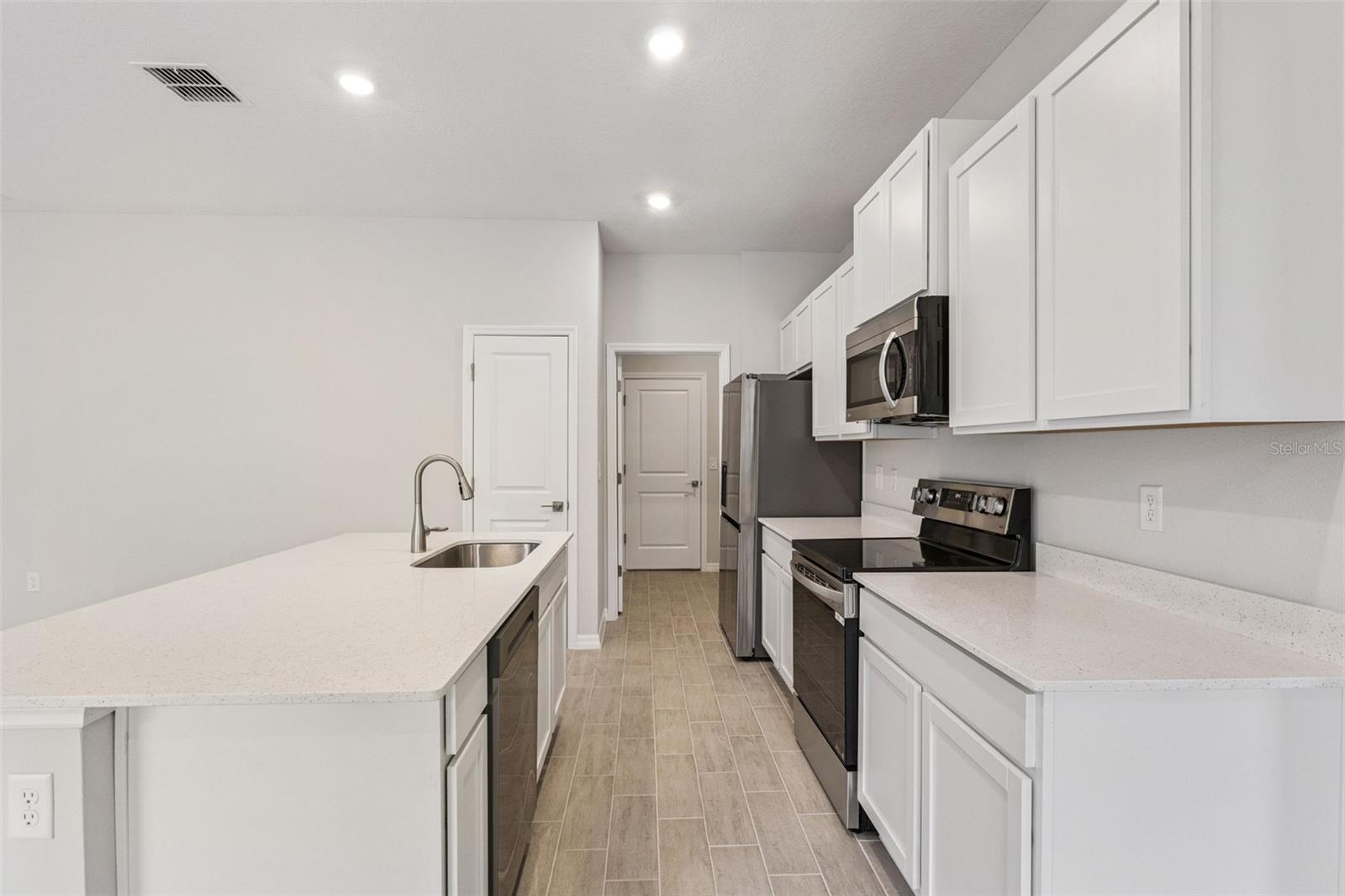 393 MARION OAKS GOLF RD, OCALA, FL, 34473