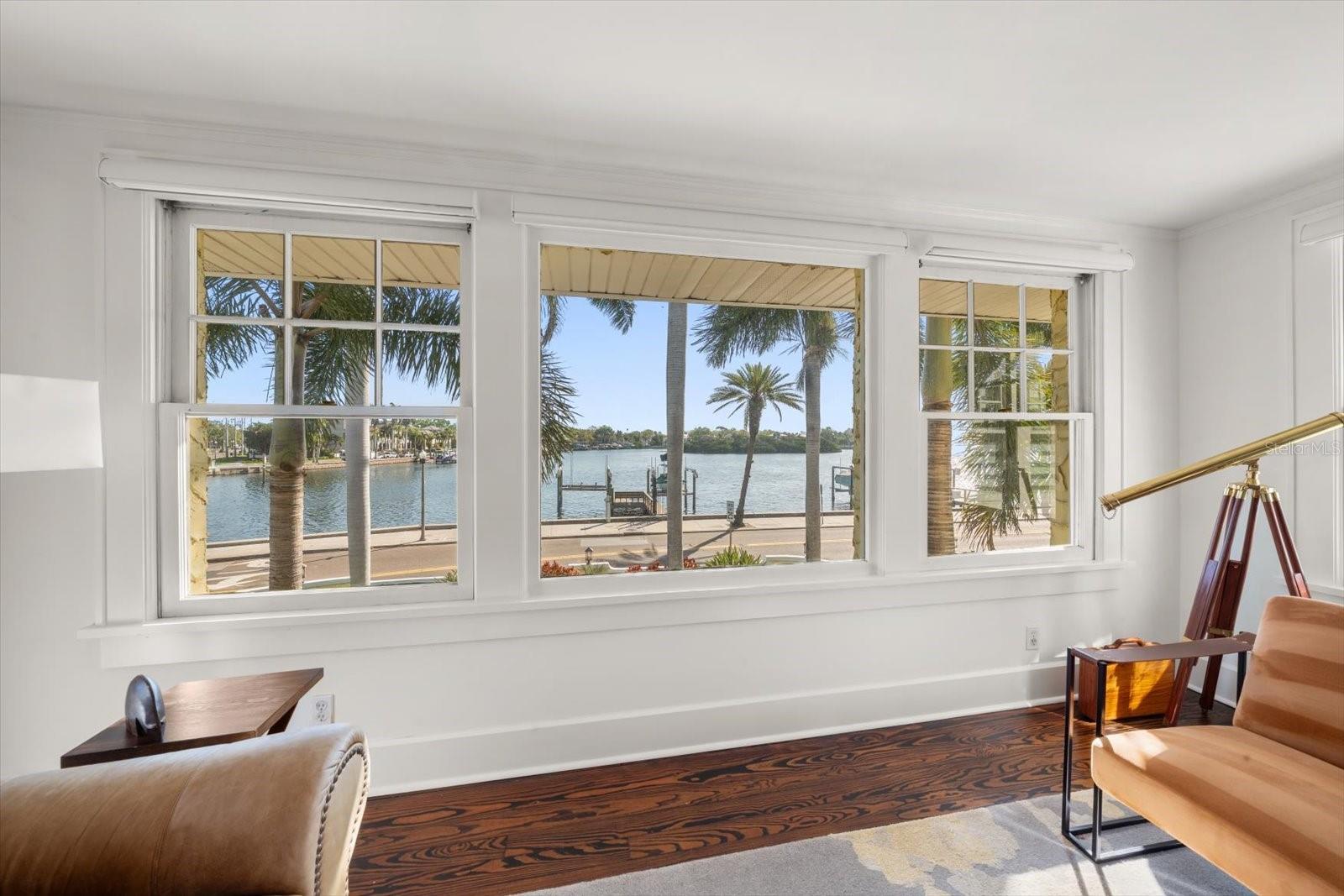 2050 COFFEE POT BLVD NE, ST PETERSBURG, FL, 33704