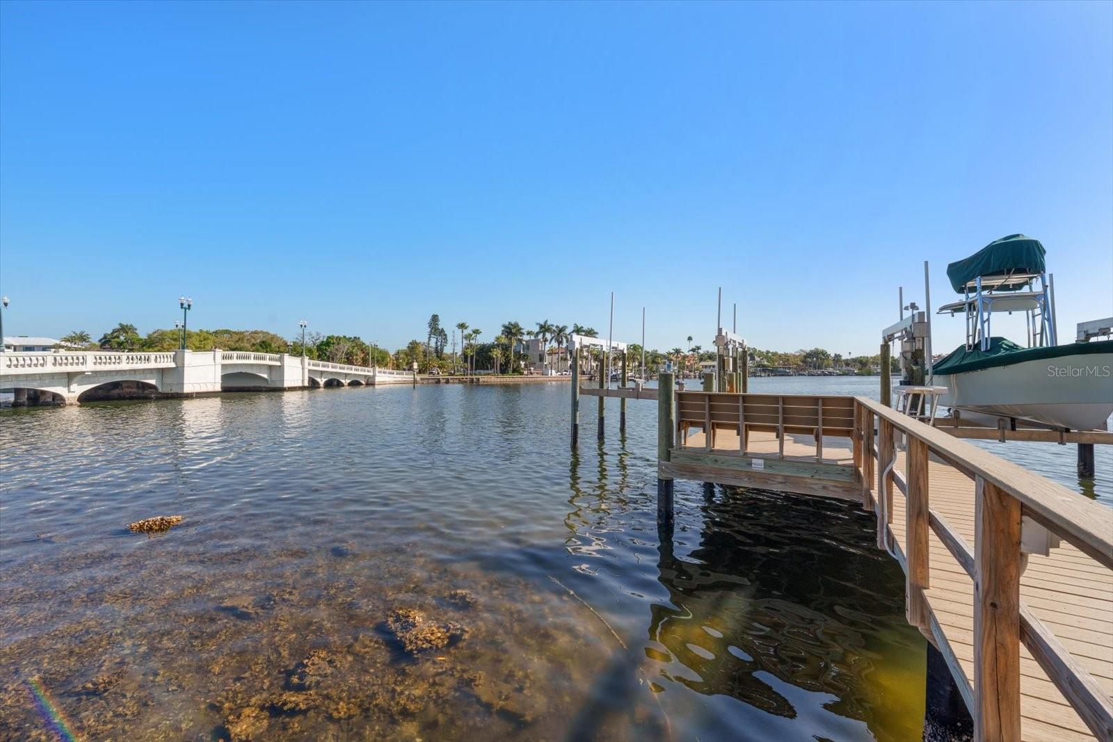 2050 COFFEE POT BLVD NE, ST PETERSBURG, FL, 33704