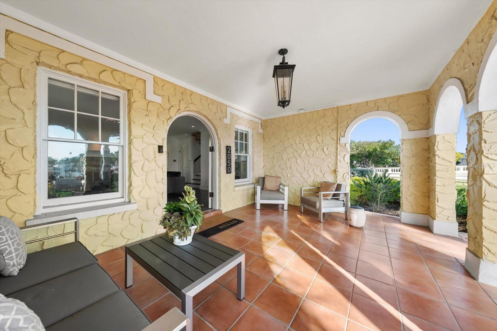 2050 COFFEE POT BLVD NE, ST PETERSBURG, FL, 33704