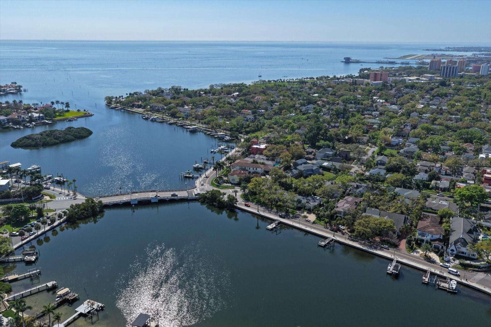 2050 COFFEE POT BLVD NE, ST PETERSBURG, FL, 33704