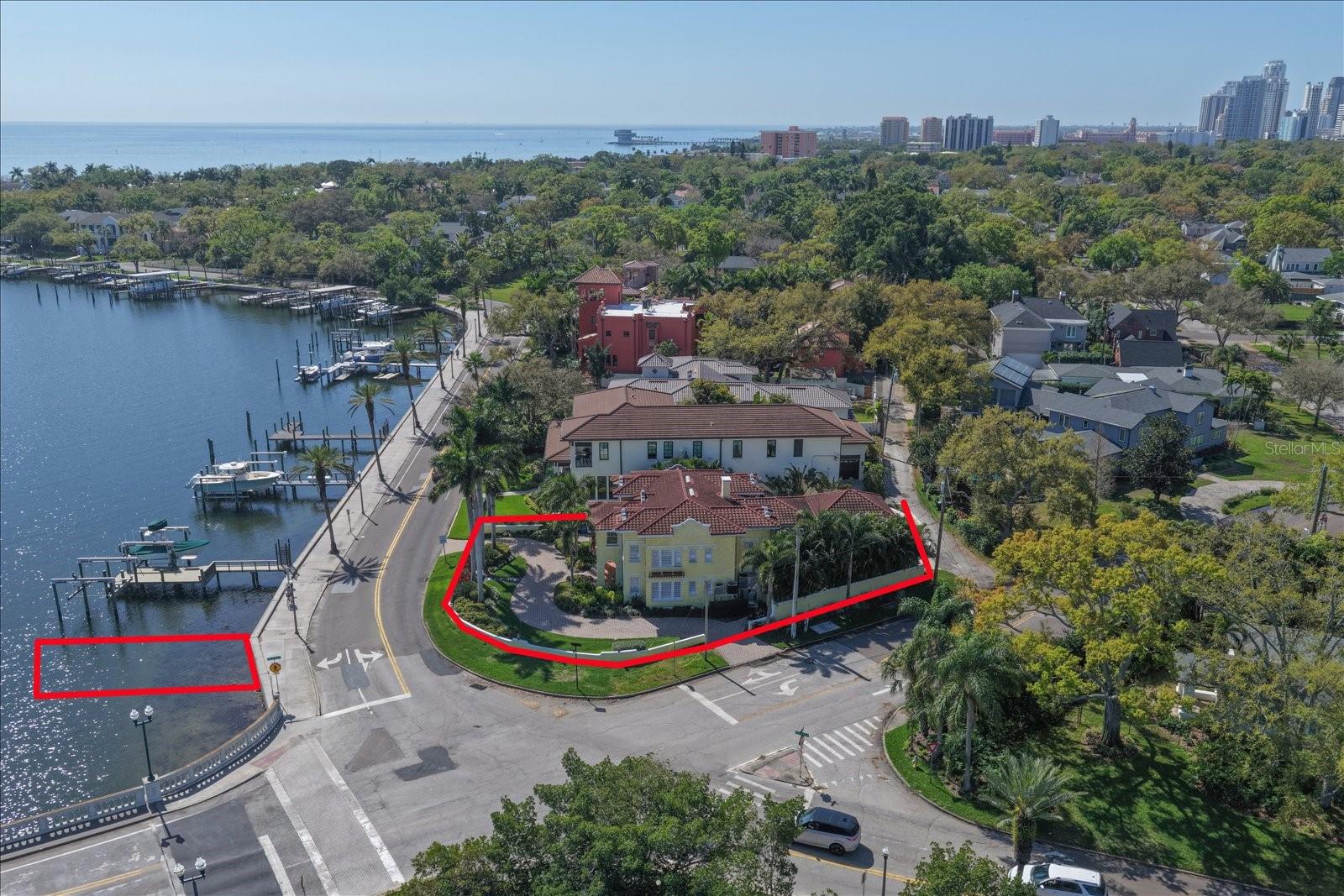 2050 COFFEE POT BLVD NE, ST PETERSBURG, FL, 33704