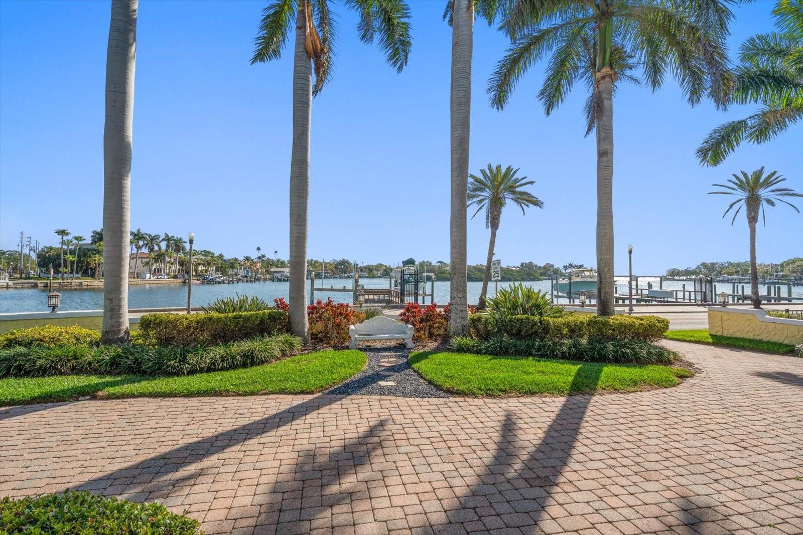 2050 COFFEE POT BLVD NE, ST PETERSBURG, FL, 33704