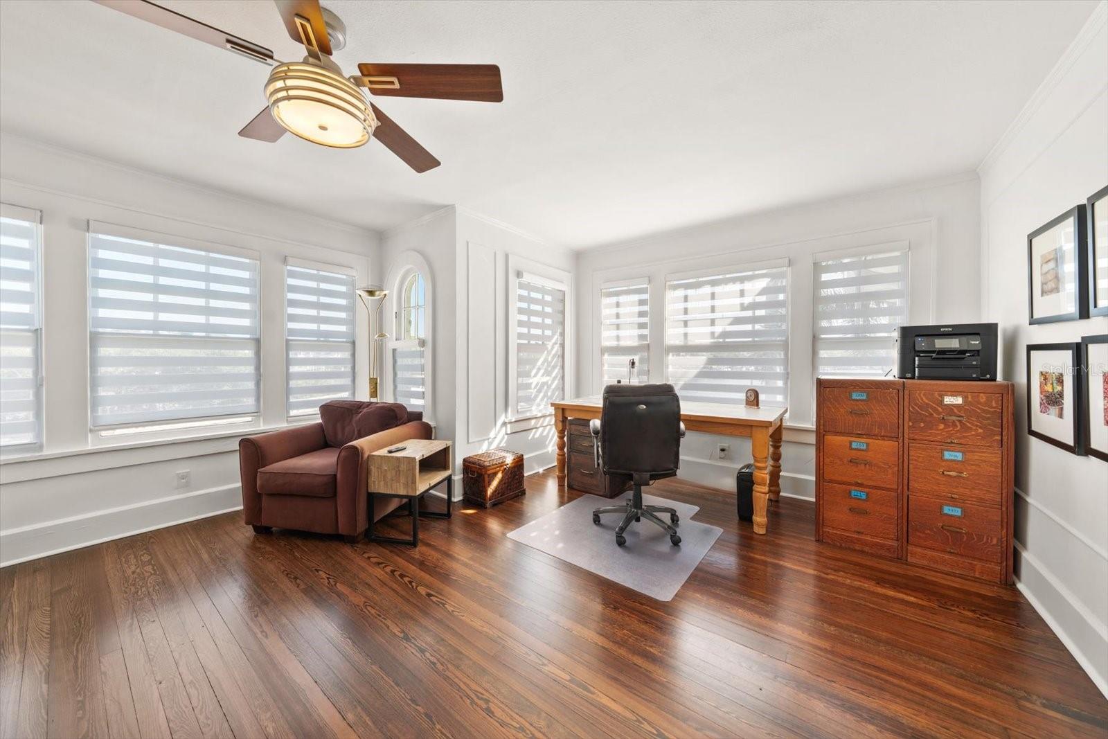 2050 COFFEE POT BLVD NE, ST PETERSBURG, FL, 33704
