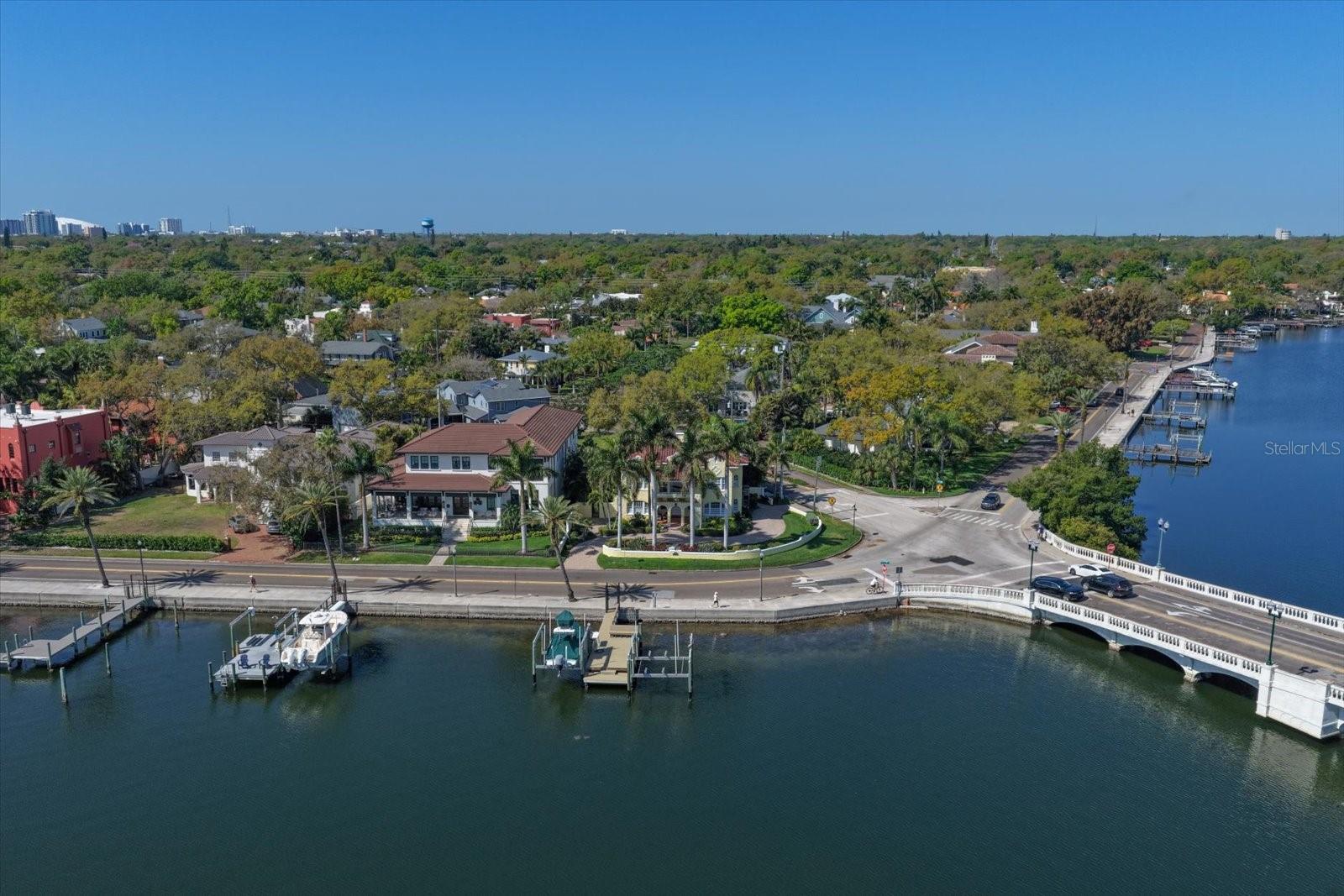 2050 COFFEE POT BLVD NE, ST PETERSBURG, FL, 33704