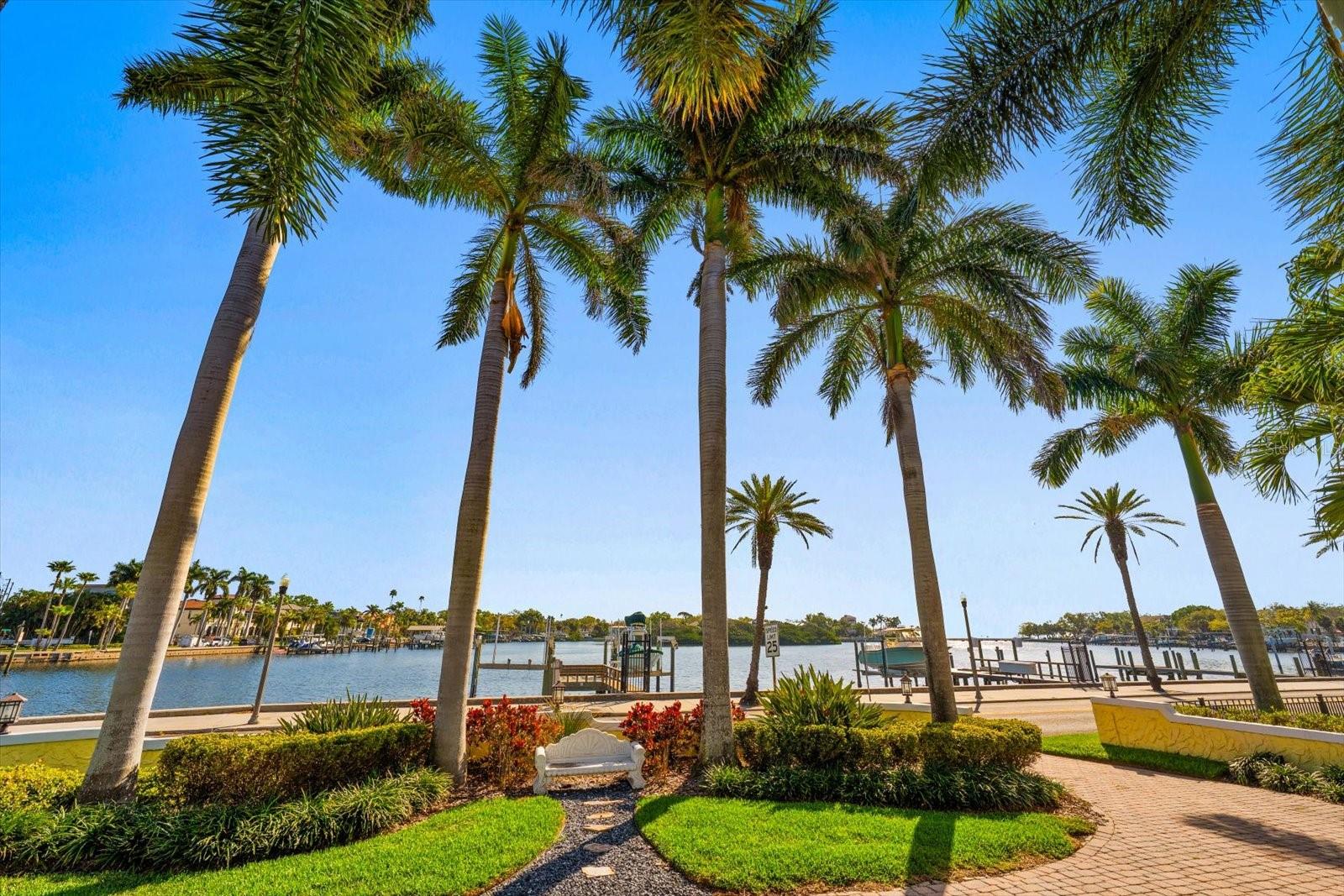 2050 COFFEE POT BLVD NE, ST PETERSBURG, FL, 33704