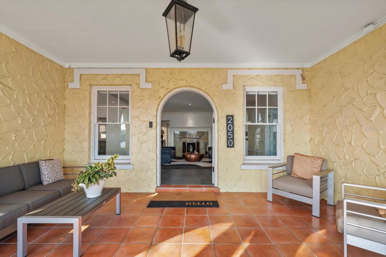 2050 COFFEE POT BLVD NE, ST PETERSBURG, FL, 33704
