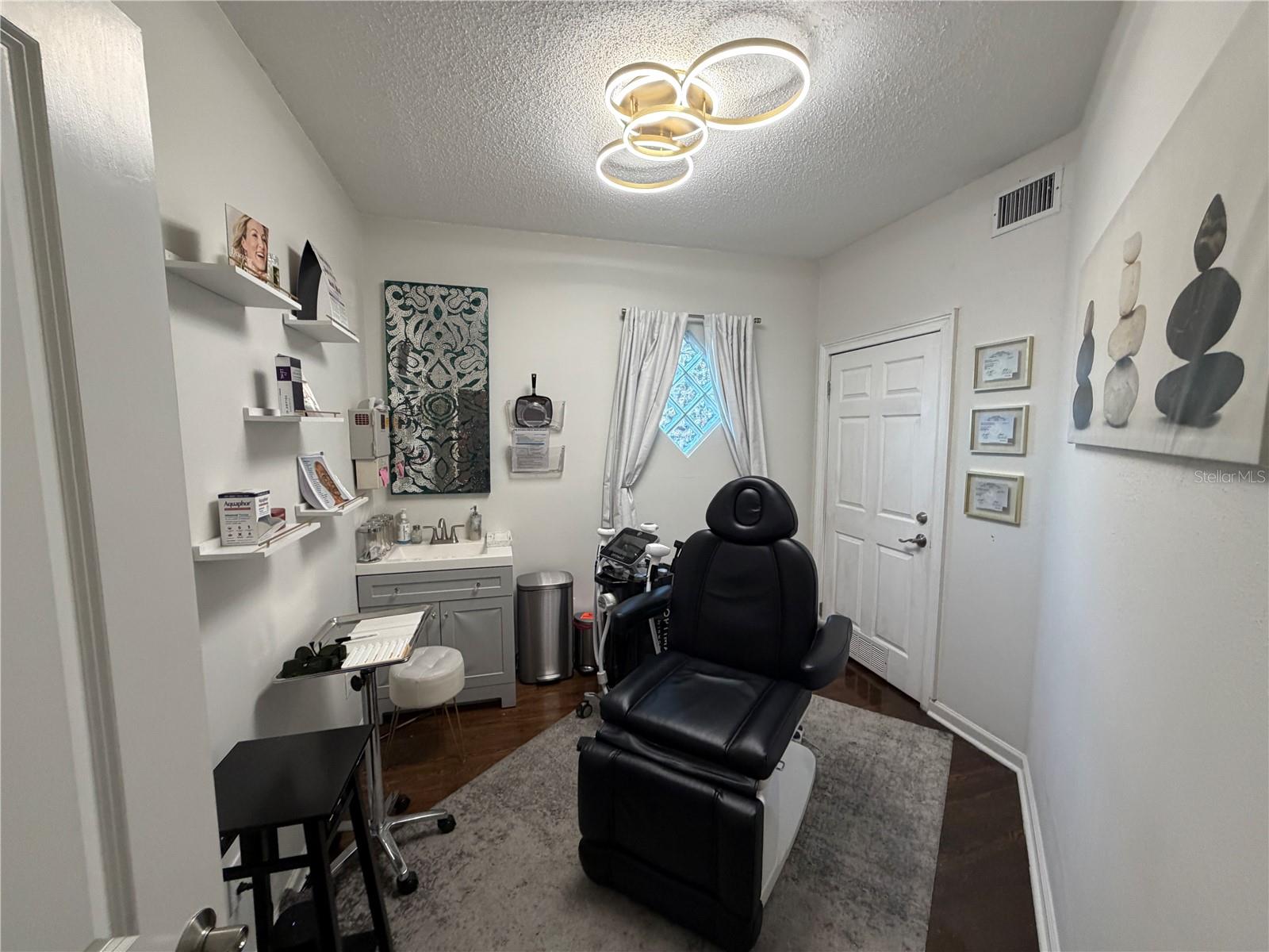 2001 W KENNEDY BLVD, TAMPA, FL, 33606