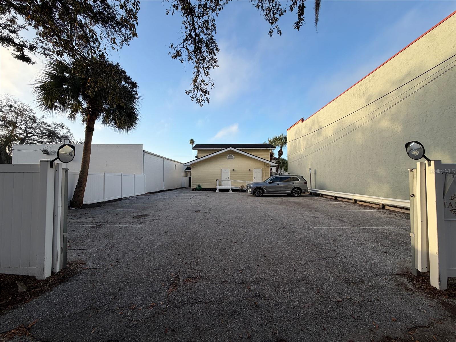 2001 W KENNEDY BLVD, TAMPA, FL, 33606