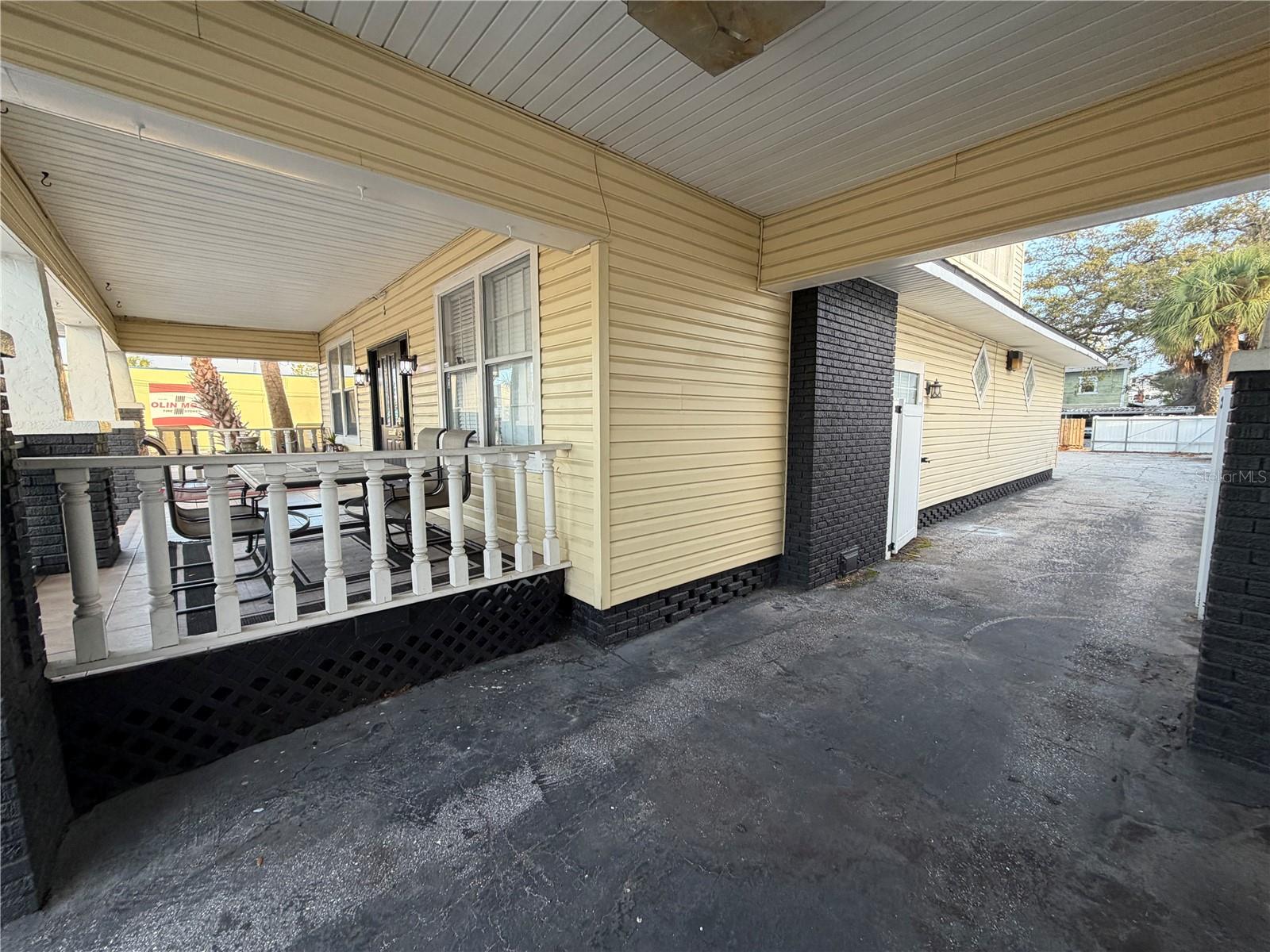 2001 W KENNEDY BLVD, TAMPA, FL, 33606