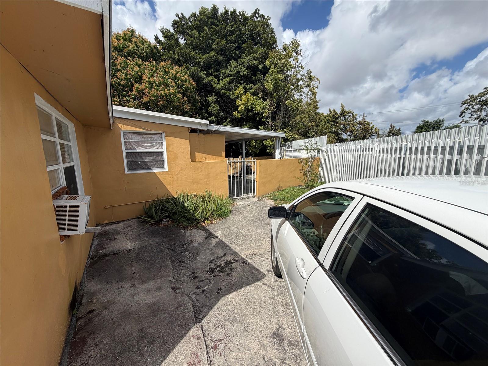 9590 NW 33RD AVE, MIAMI, FL, 33147