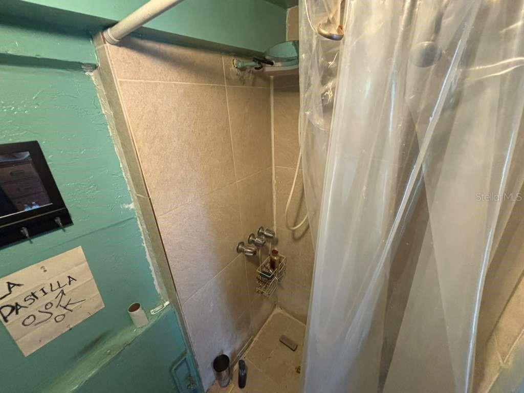 9590 NW 33RD AVE, MIAMI, FL, 33147