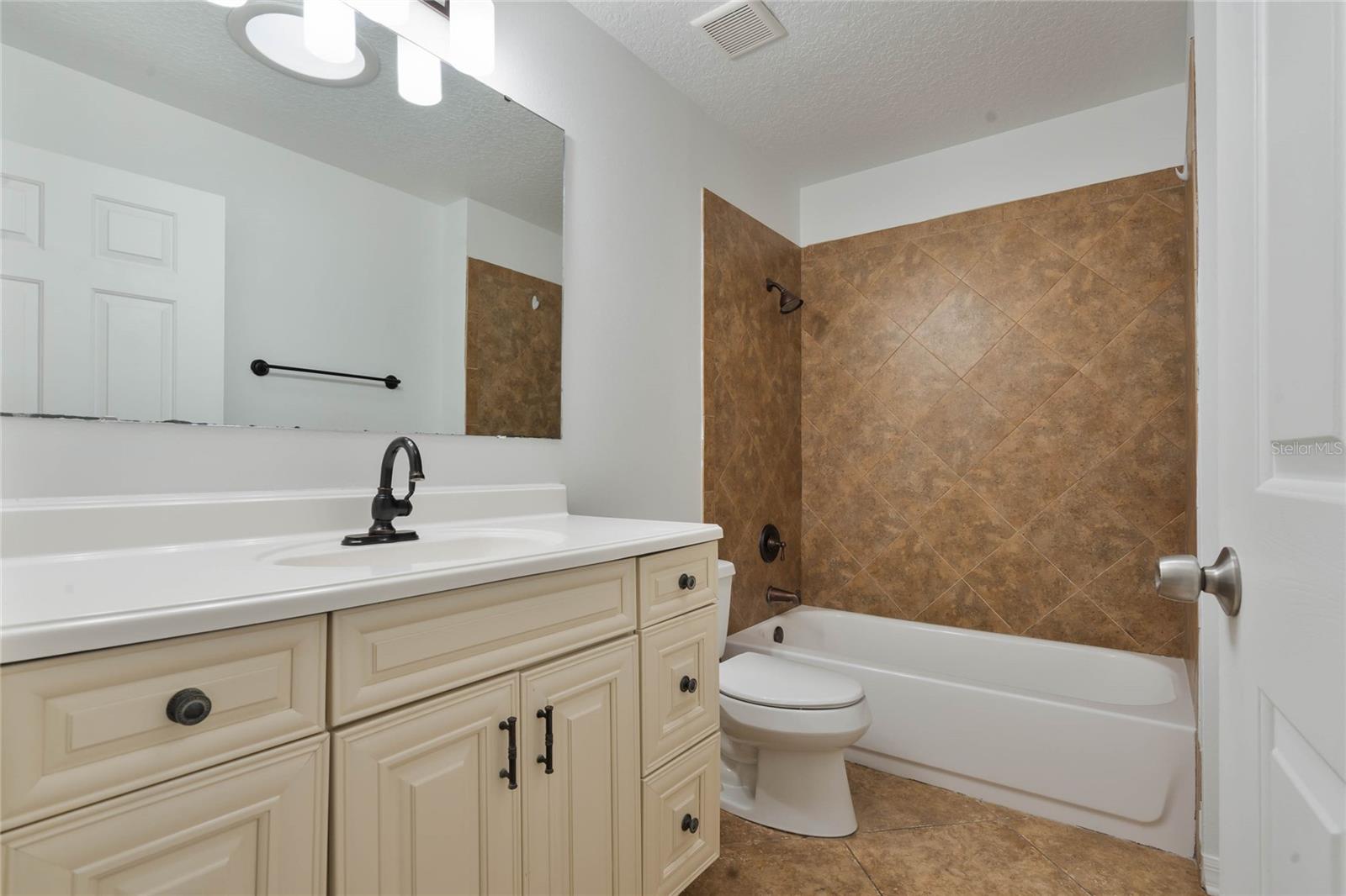 907 WILLOW DR, LEESBURG, FL, 34748