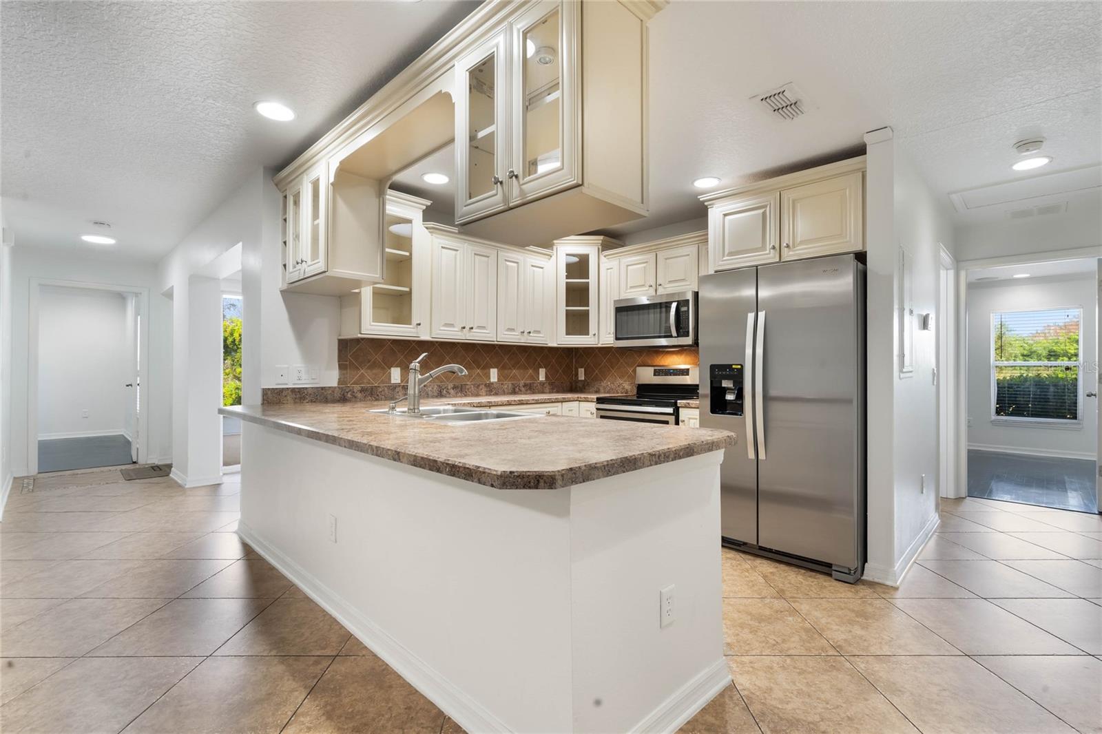 907 WILLOW DR, LEESBURG, FL, 34748