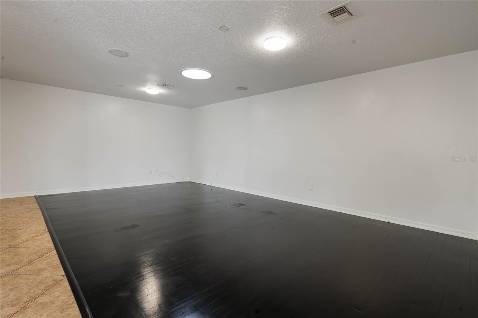 907 WILLOW DR, LEESBURG, FL, 34748