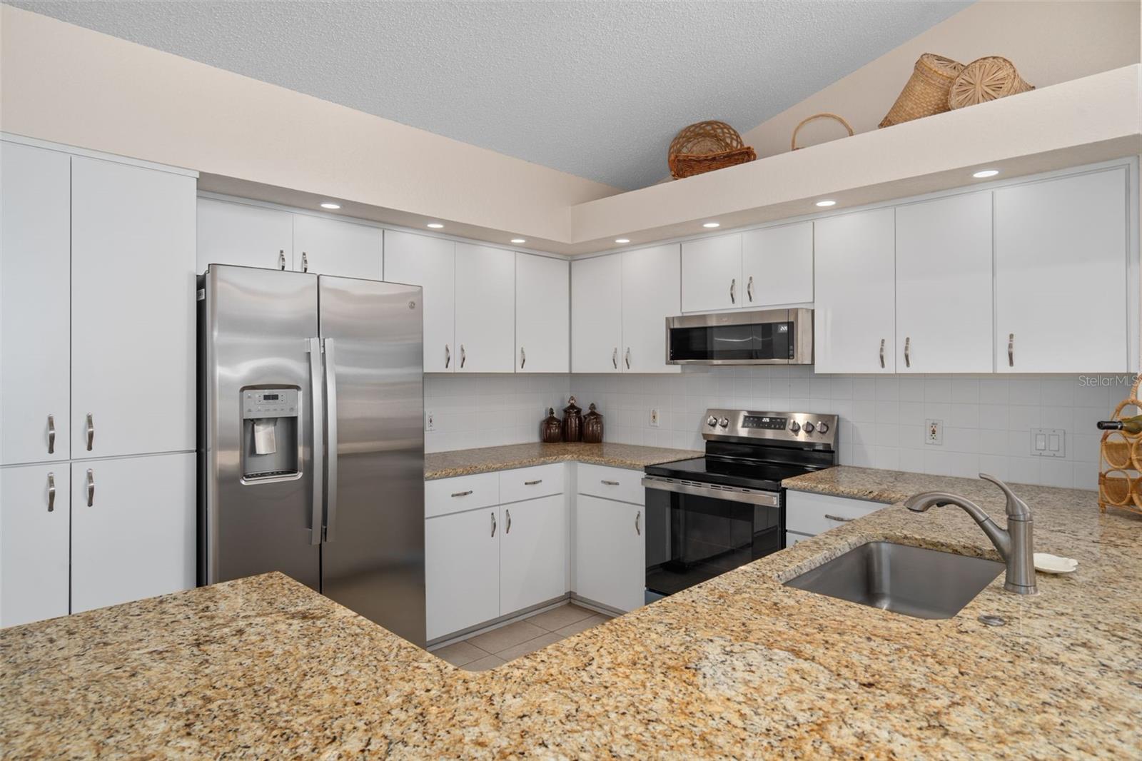 9411 BURNAM DR, WEEKI WACHEE, FL, 34613