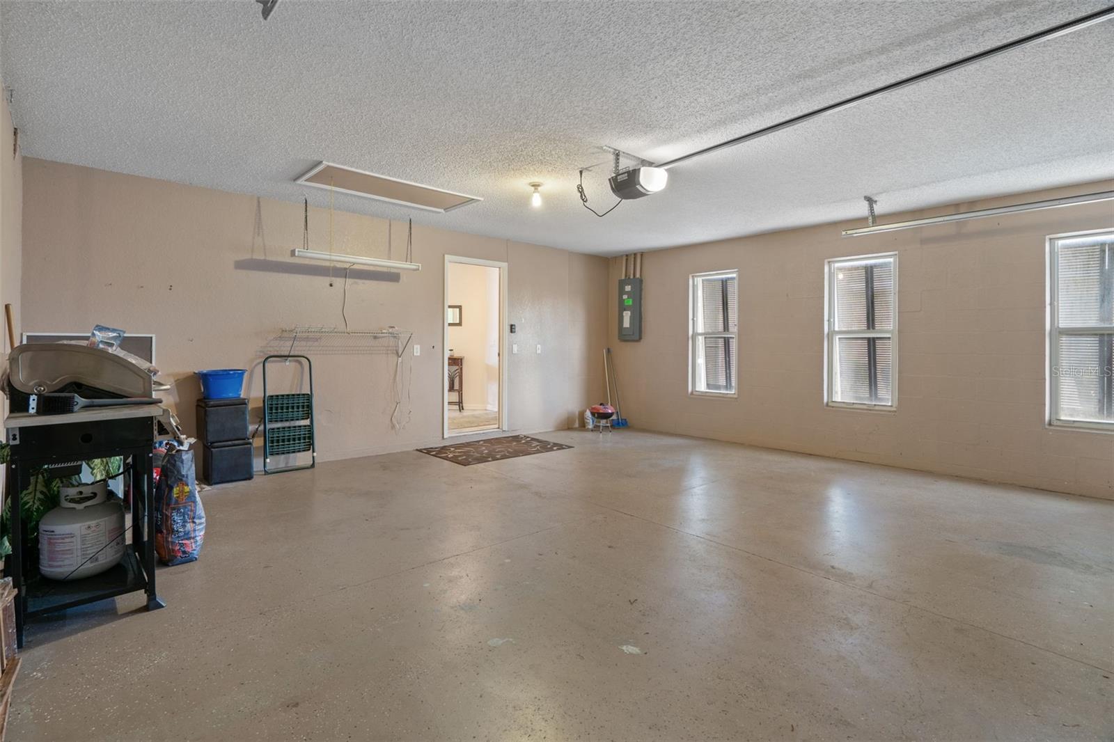 9411 BURNAM DR, WEEKI WACHEE, FL, 34613